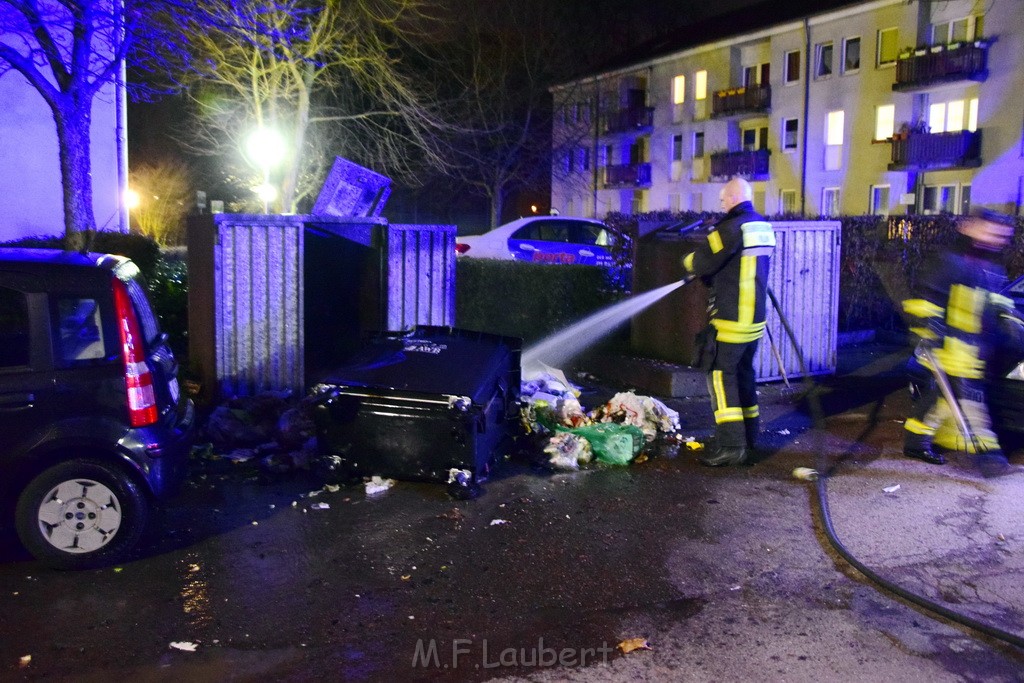 Erneut Muelltonnenbraende Koeln Vingst Ansbacherstr P11.JPG - Miklos Laubert